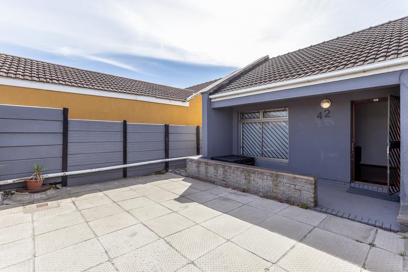 4 Bedroom Property for Sale in Strandfontein Village Western Cape